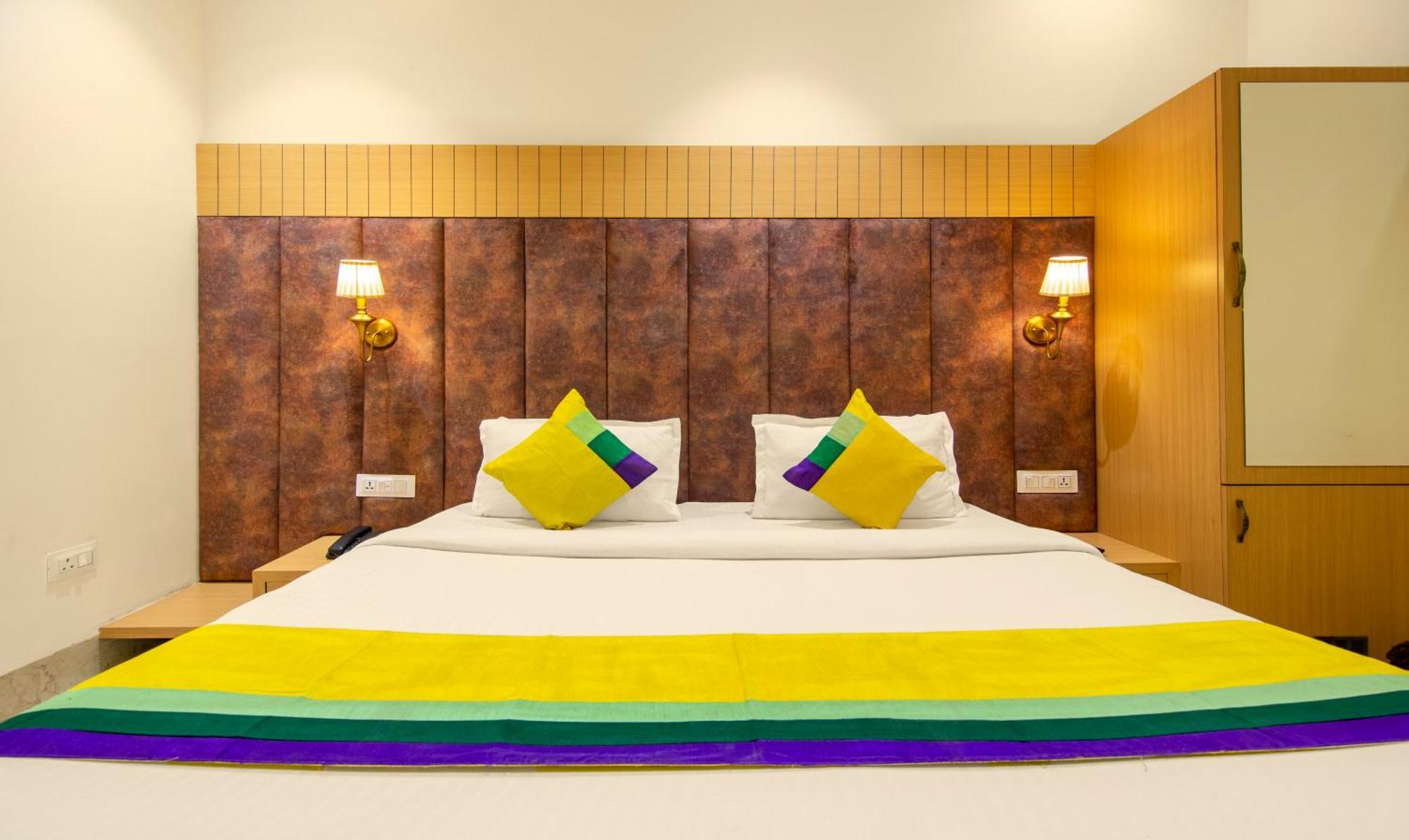 Perfect Stayz Premium- Hotel Sehdev Near Golden Temple Amritsar Exterior foto